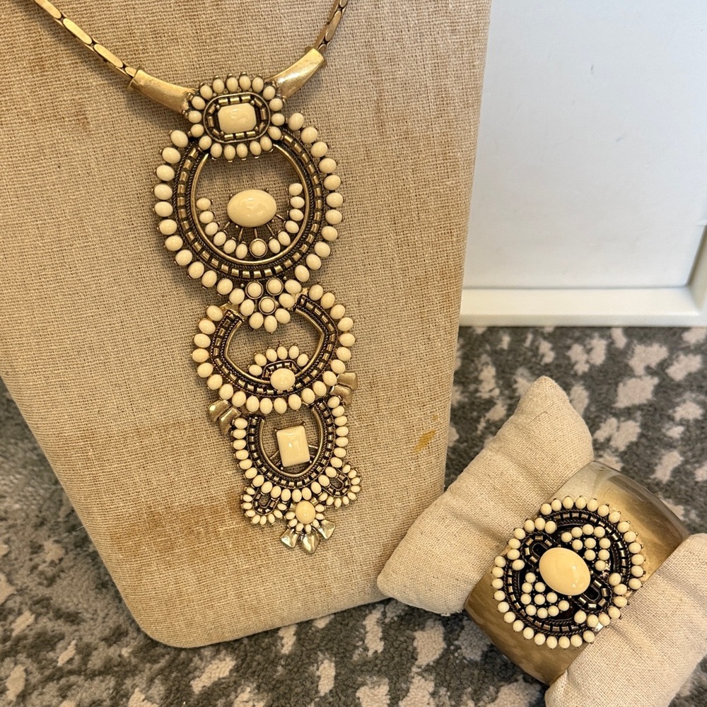 Stella & Dot Cream and Gold Statement Necklace and Bracelet Set